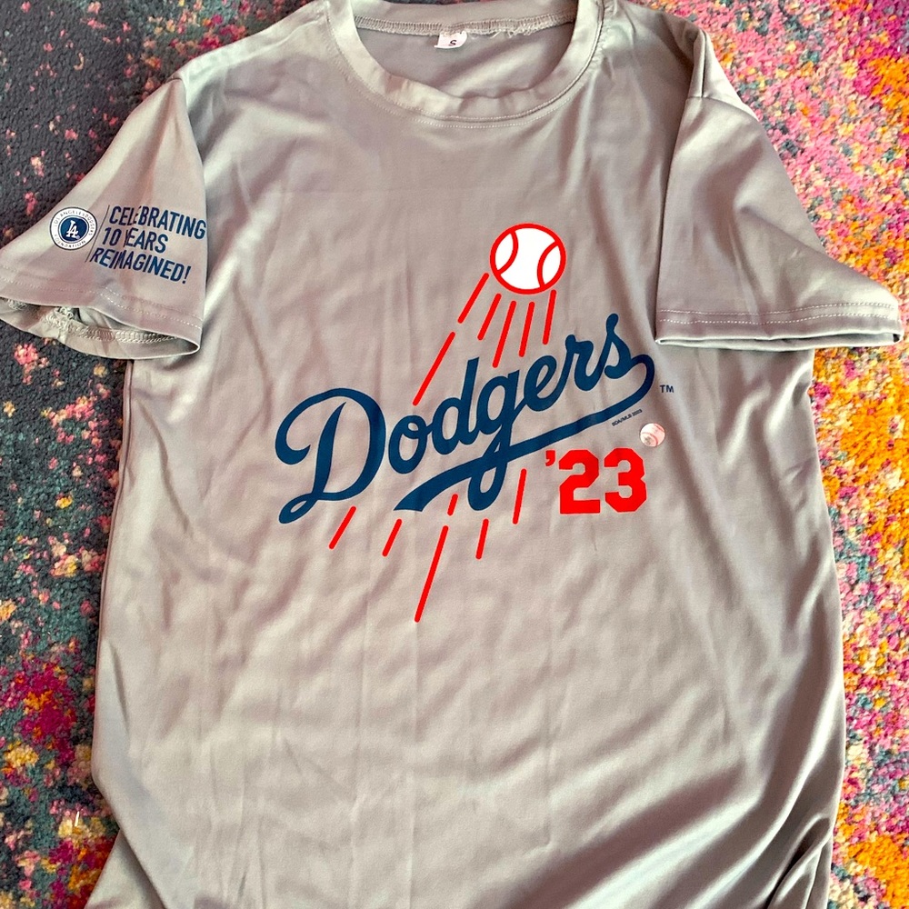 A silk sunset run Dodgers T-shirt